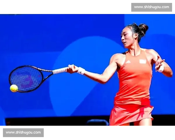 郑钦文展现青春风采 中国网球新星逐梦国际赛场再创佳绩